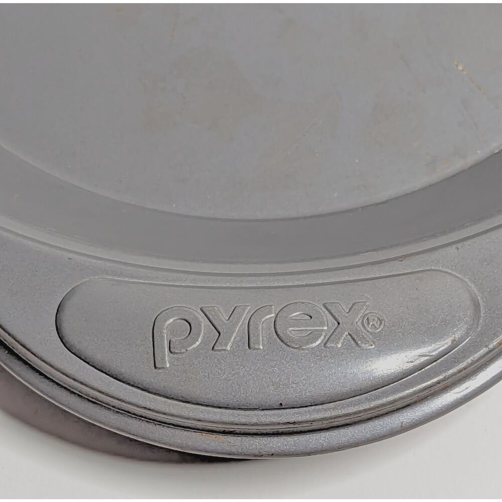 Pyrex 9 Inch Metal Baking Pan - Picture 2 of 5